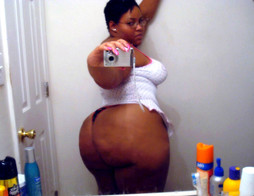 Chubby black chick spreading legs to..